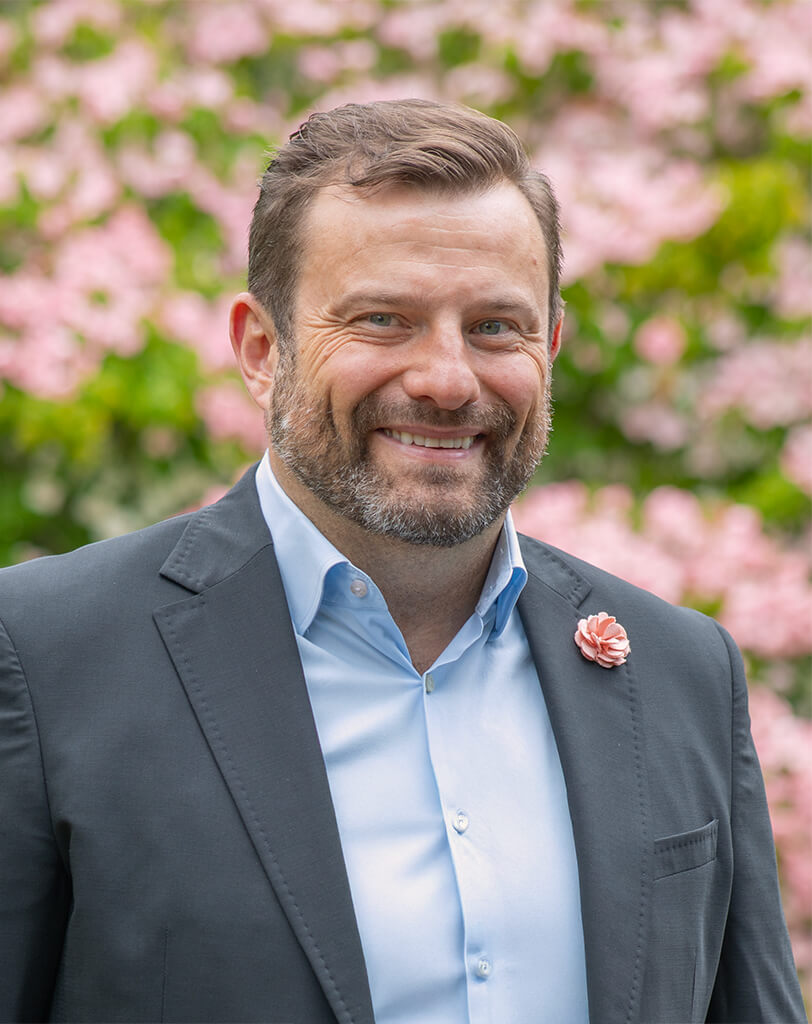 Headshot of Dimitry Makhanov