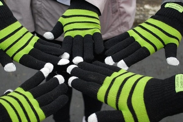 striped gloves comes together at the race for warmth